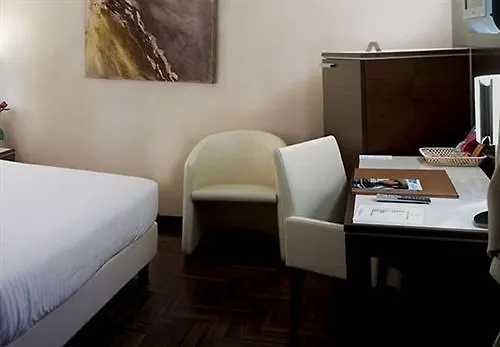 Hotel Habitat Giussano 4*,